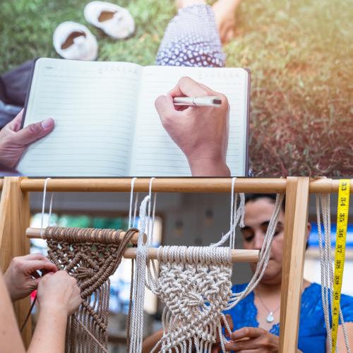 Deux photos, l'une représente quelqu'un assis dans l'herbe en train d'écrire. L'autre, des personnes en train de faire du macramé