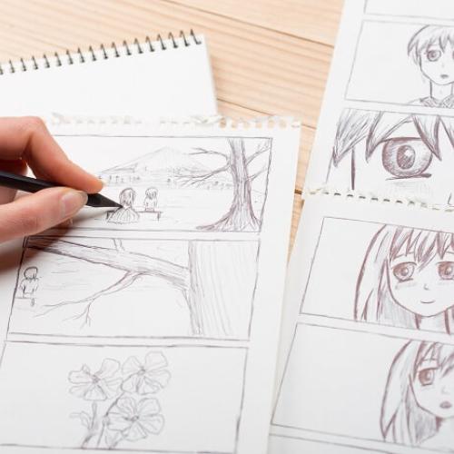 gros plan sur des dessins de bd manga en noir et blanc