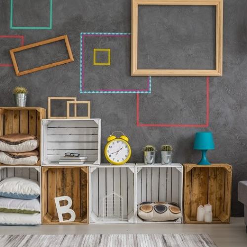 Une installation de meubles réalisés avec des palettes en bois