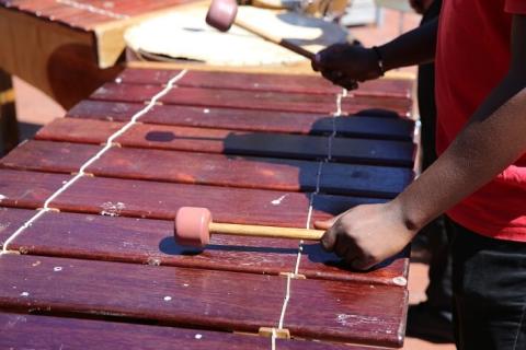 Djembé citoyen et balafon magique